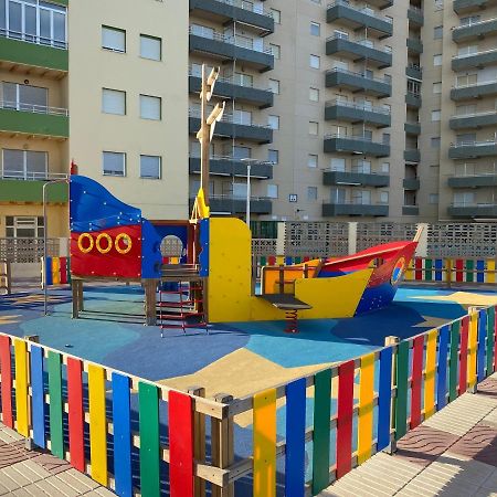 Beachfront And Bright Apartment Mareny Barraquetas Bagian luar foto