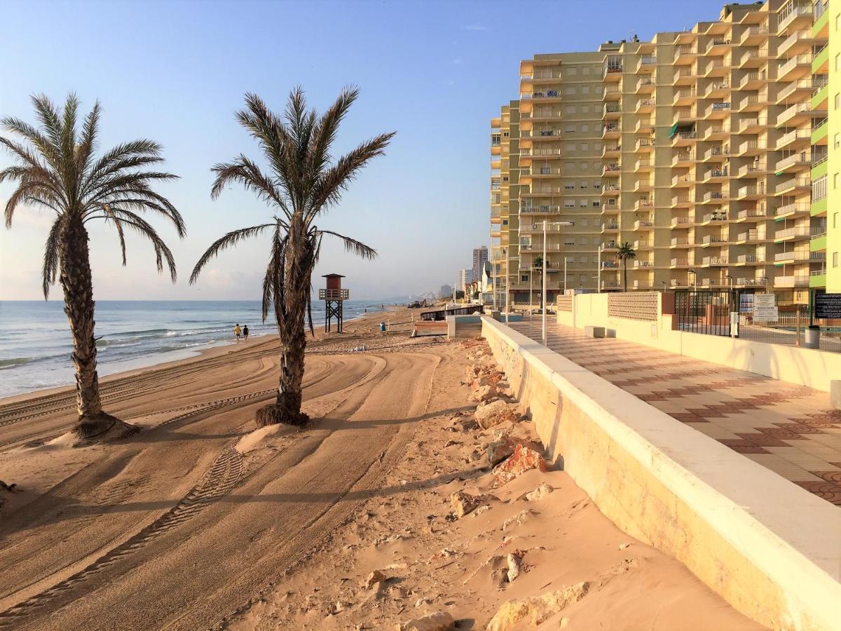 Beachfront And Bright Apartment Mareny Barraquetas Bagian luar foto