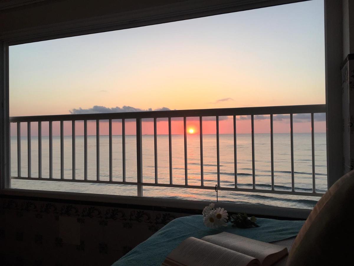 Beachfront And Bright Apartment Mareny Barraquetas Bagian luar foto