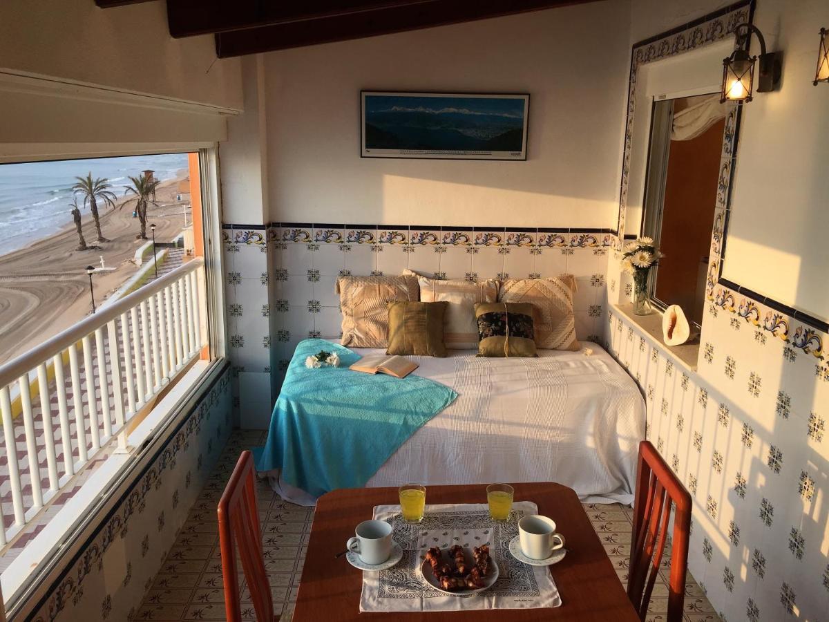 Beachfront And Bright Apartment Mareny Barraquetas Bagian luar foto