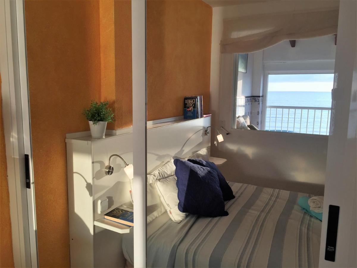 Beachfront And Bright Apartment Mareny Barraquetas Bagian luar foto