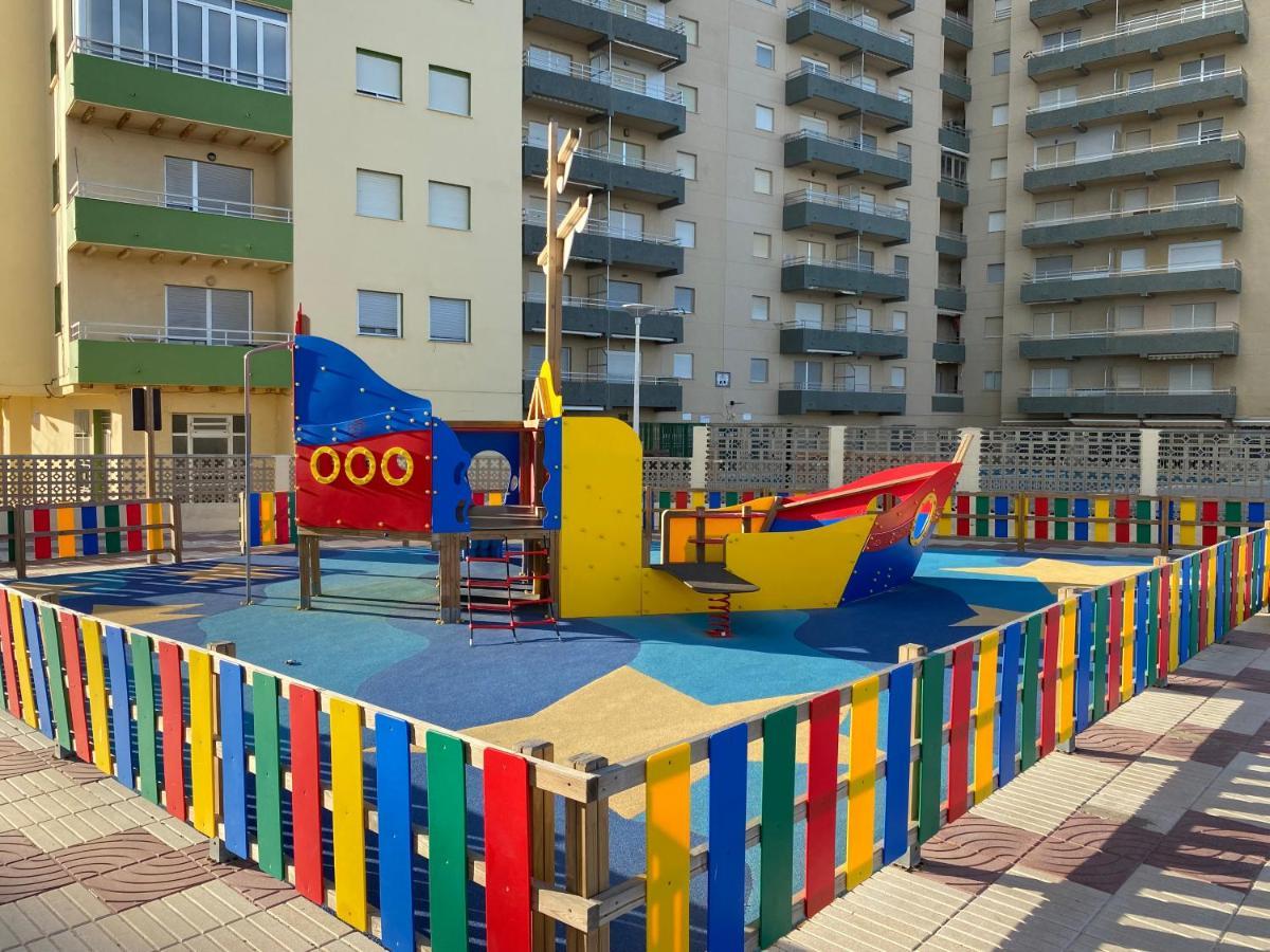 Beachfront And Bright Apartment Mareny Barraquetas Bagian luar foto