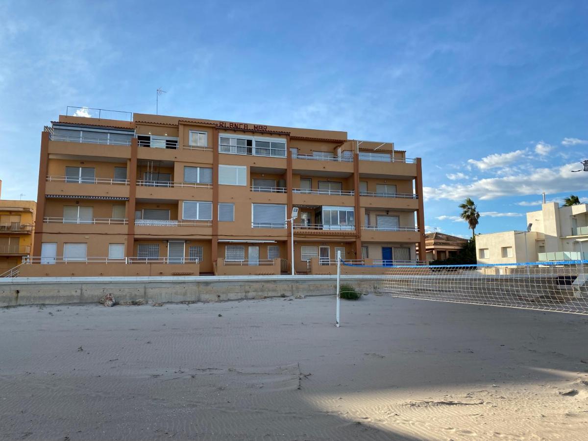 Beachfront And Bright Apartment Mareny Barraquetas Bagian luar foto