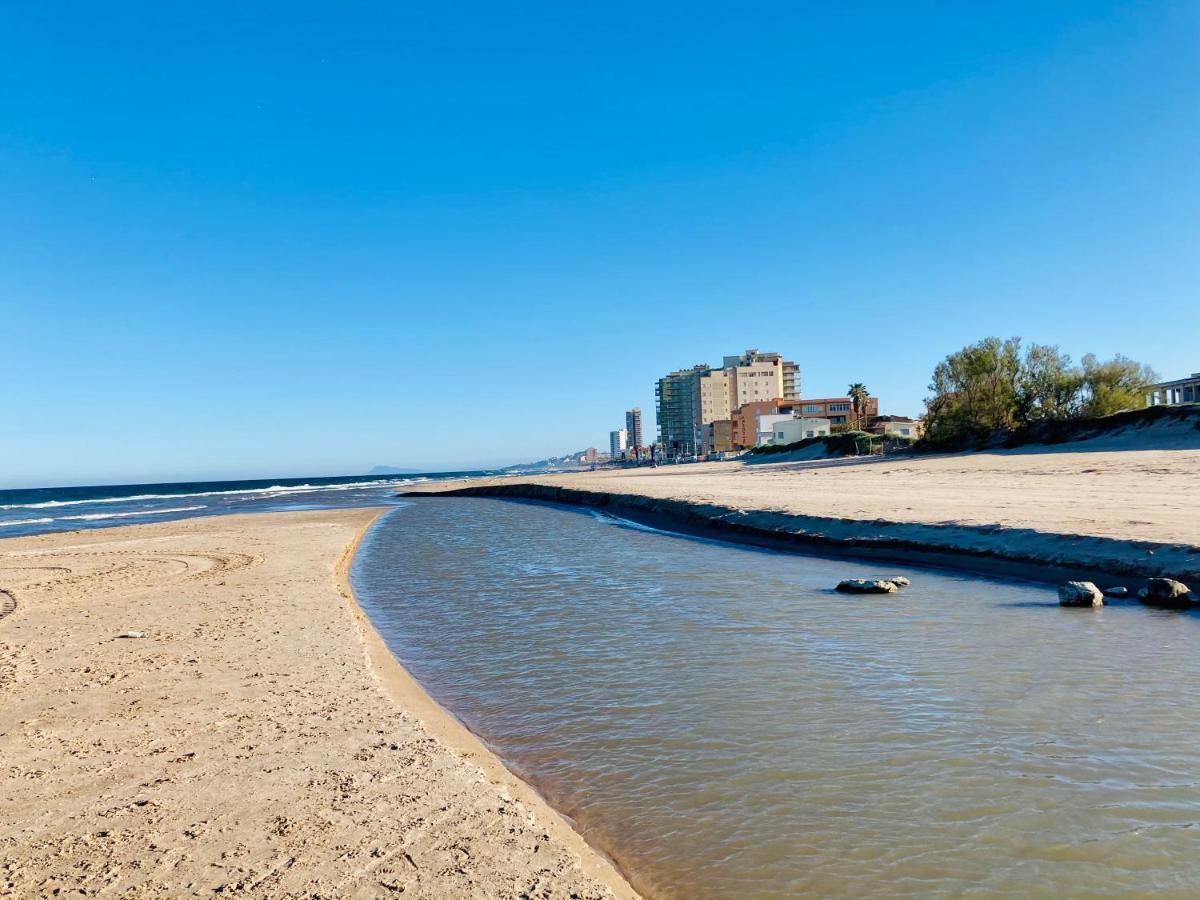 Beachfront And Bright Apartment Mareny Barraquetas Bagian luar foto